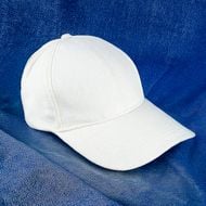 Cepure ar nagu ar logo