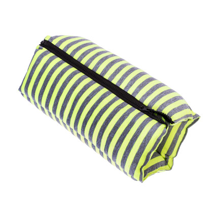 Auto salona spilvens, dažādi veidi