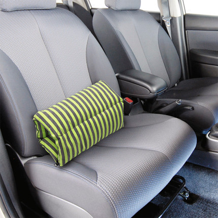 Auto salona spilvens, dažādi veidi