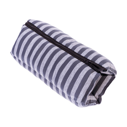 Auto salona spilvens, dažādi veidi