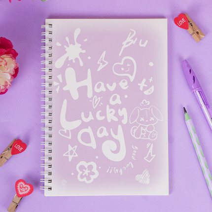 Piezīmju klade ar spirāli, dažādi veidi