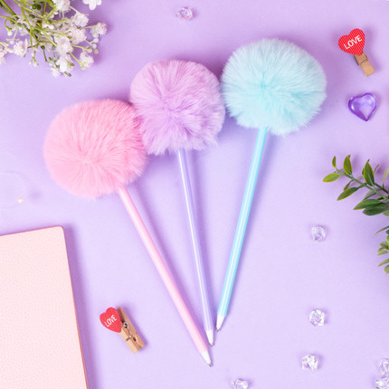 Pūkaina lodīšu pildspalva, melna tinte