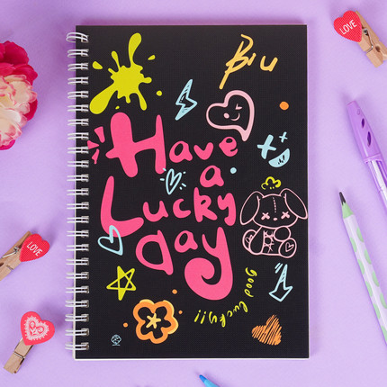 Piezīmju klade ar spirāli, dažādi veidi