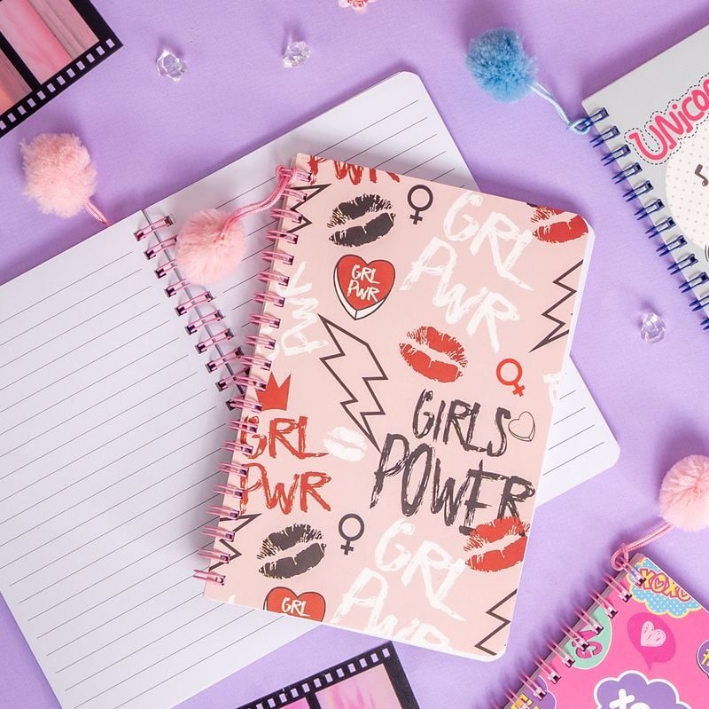 Piezīmju klade ar spirāli, dažādi veidi