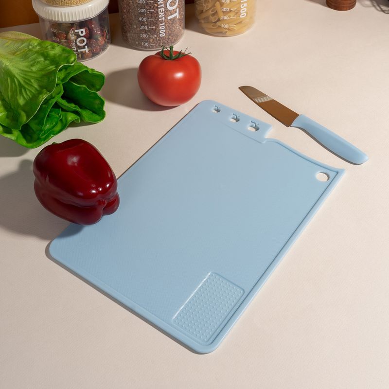 Griešanas dēlis ar nazi