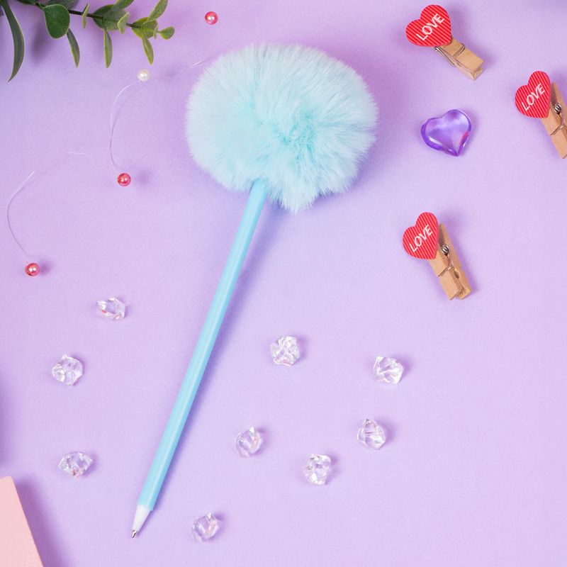 Pūkaina lodīšu pildspalva, melna tinte