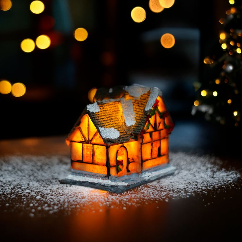 Mājiņa ar Led gaismu, 9x6x4 cm