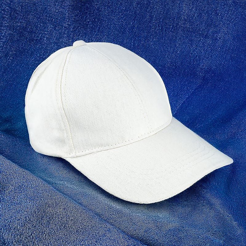 Cepure ar nagu ar logo