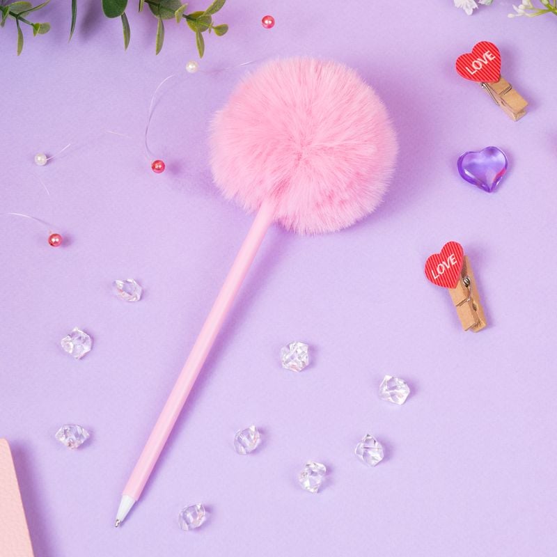 Pūkaina lodīšu pildspalva, melna tinte