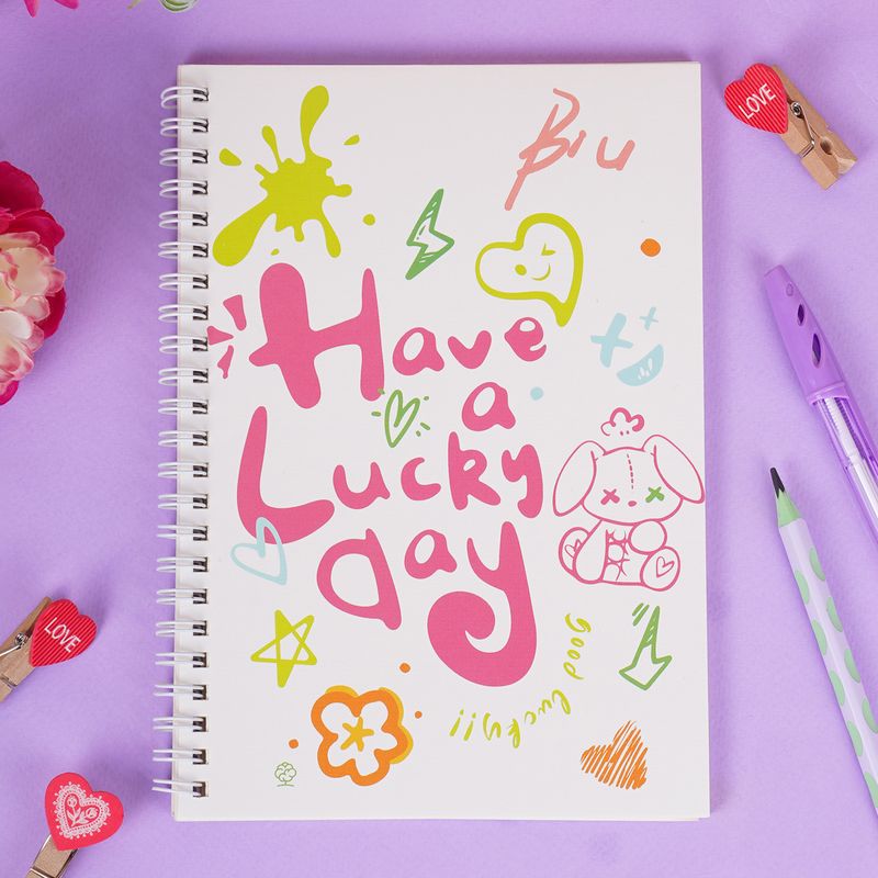 Piezīmju klade ar spirāli, dažādi veidi