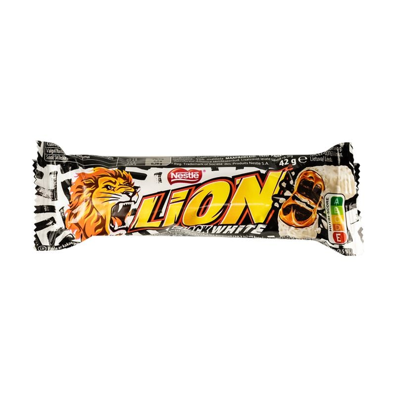 LION Black & White šokolādes batoniņš, 42 g