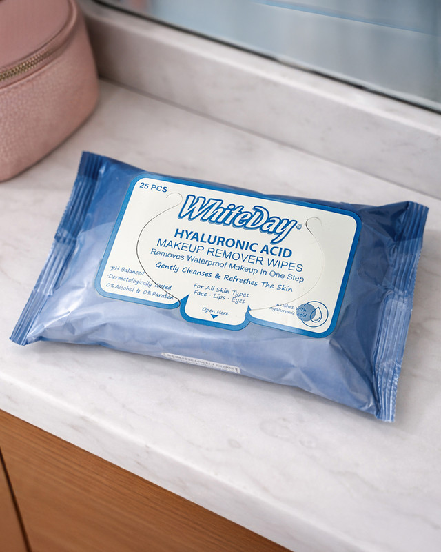 Mitrās salvetes kosmētikas noņemšanai WHITE DAY, 25 gab.